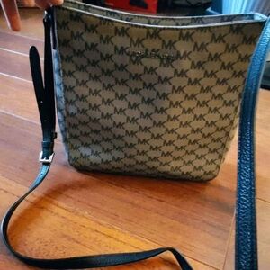 Michael kors crossbody Make Offer